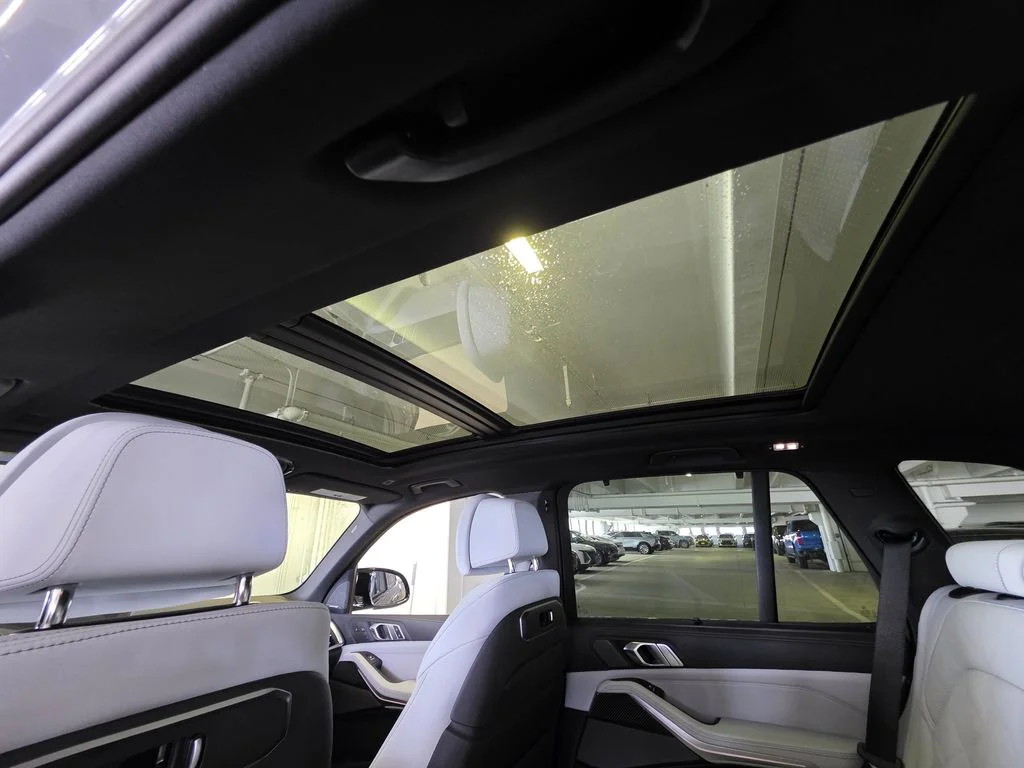 New 2026 Skyscraper Grey Metallic BMW M60i image 10