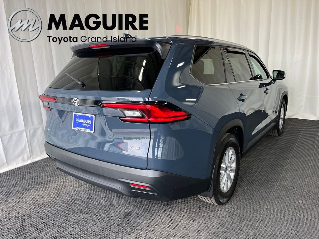 Used 2024 White Toyota XLE image 31