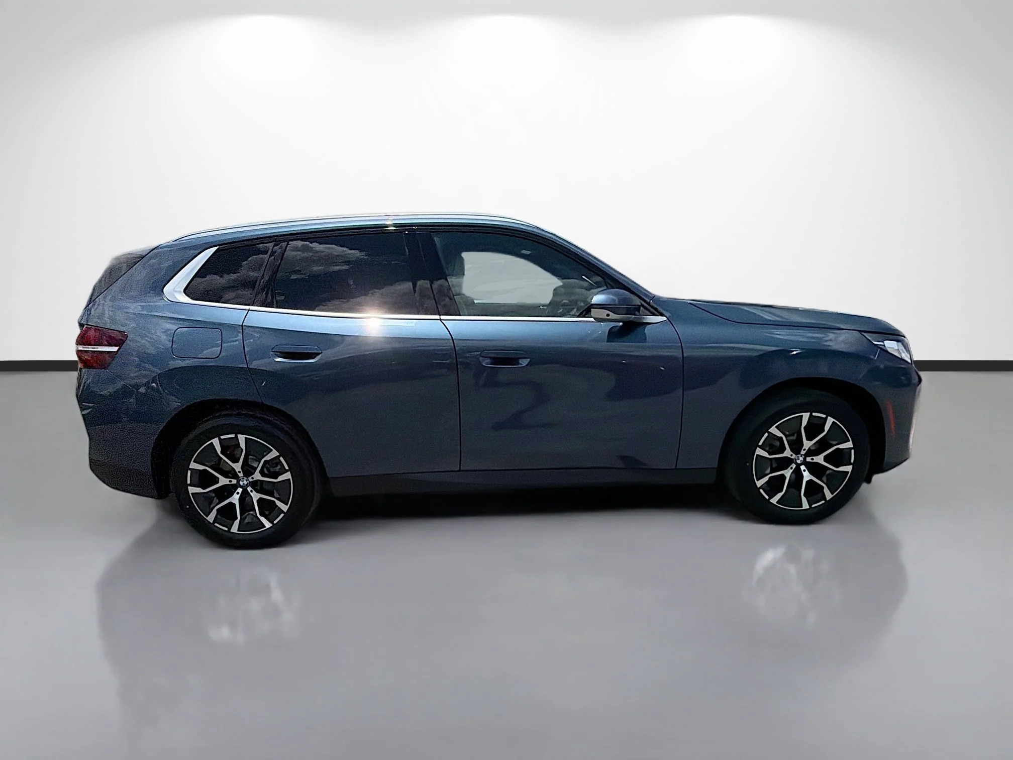New 2026 Arctic Race Blue metallic BMW 30 xDrive image 2