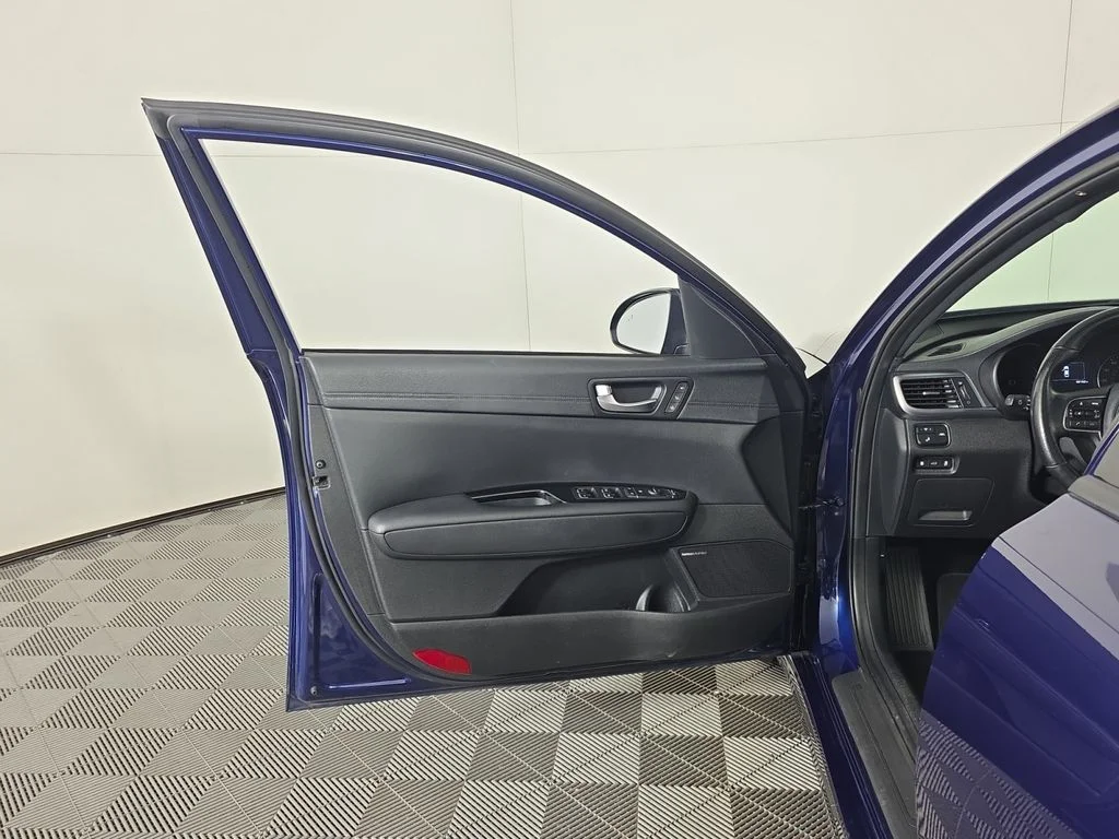 Used 2018 Horizon Blue Kia SX image 22