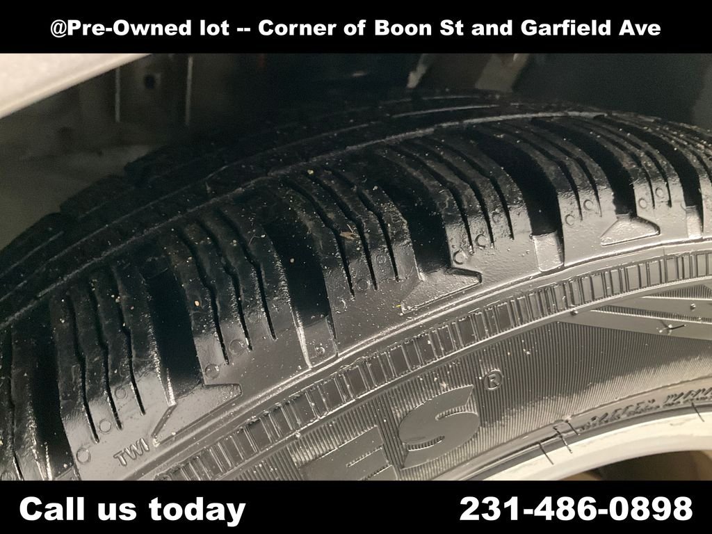 Used 2010  Ford SEL image 12