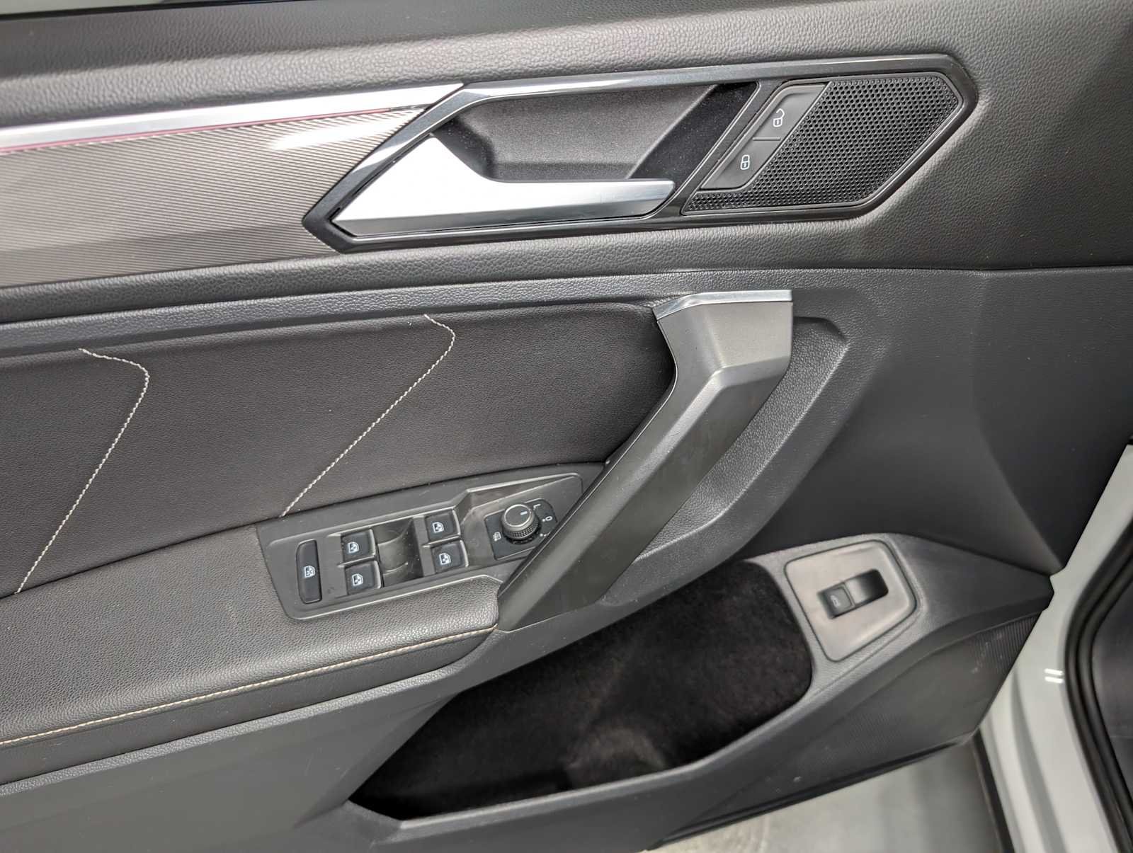 Used 2022 Oryx White Pearl Volkswagen SE R-Line Black image 40