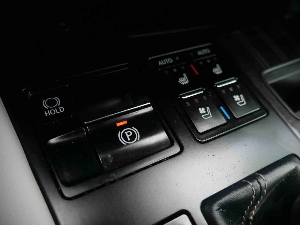 Used 2022 White Lexus 450h image 36