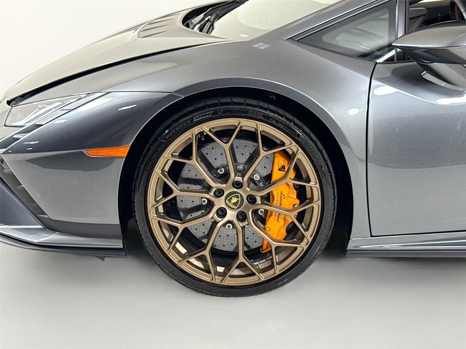 Used 2023 Grigio Lynx Lamborghini Tecnica | Front PPF | Functional Pkg image 40