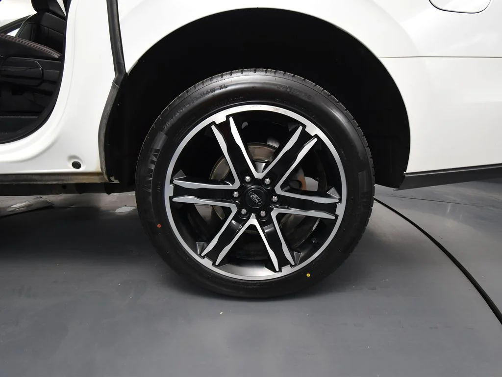 Used 2021 White Ford Limited image 10