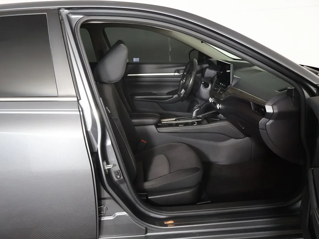 Used 2023 Gray Nissan 2.5 SV image 31