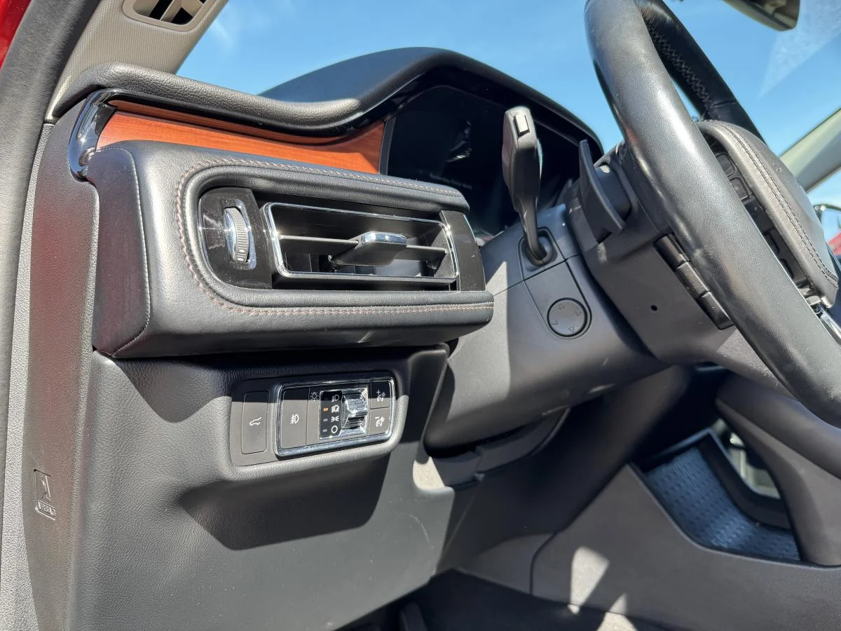 Used 2020 Red Lincoln Reserve Awd image 16