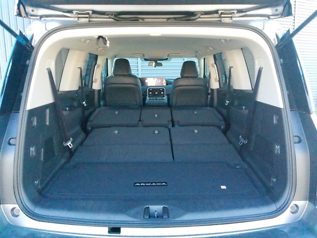2026 Nissan Armada SV - Photo 26