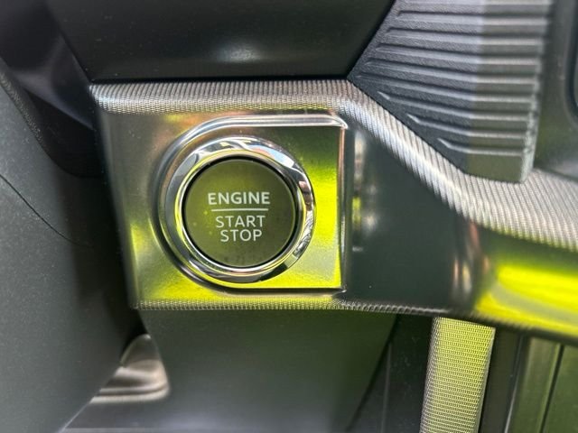 Used 2025 White Metallic Ford Platinum image 30