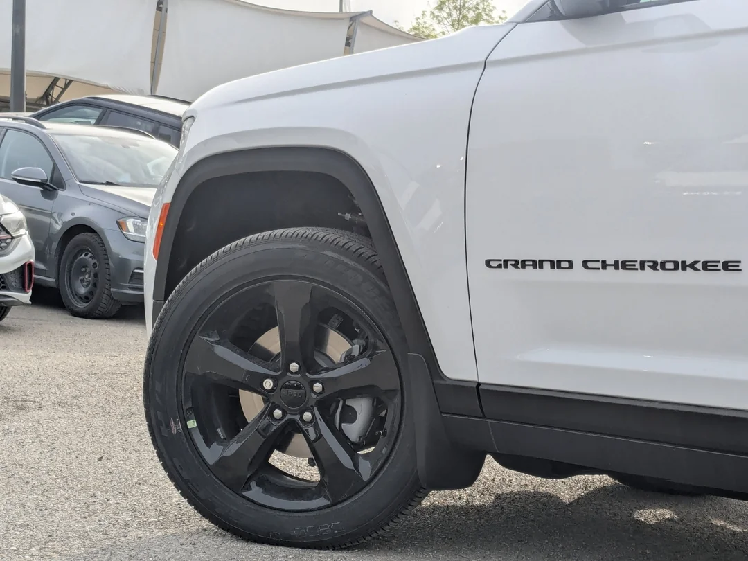 New 2026 White Jeep Altitude - - 4x4 - Power Sunroof - Trailer Tow Pkg - 20 Black Wheels - Remote Start & More! image 9