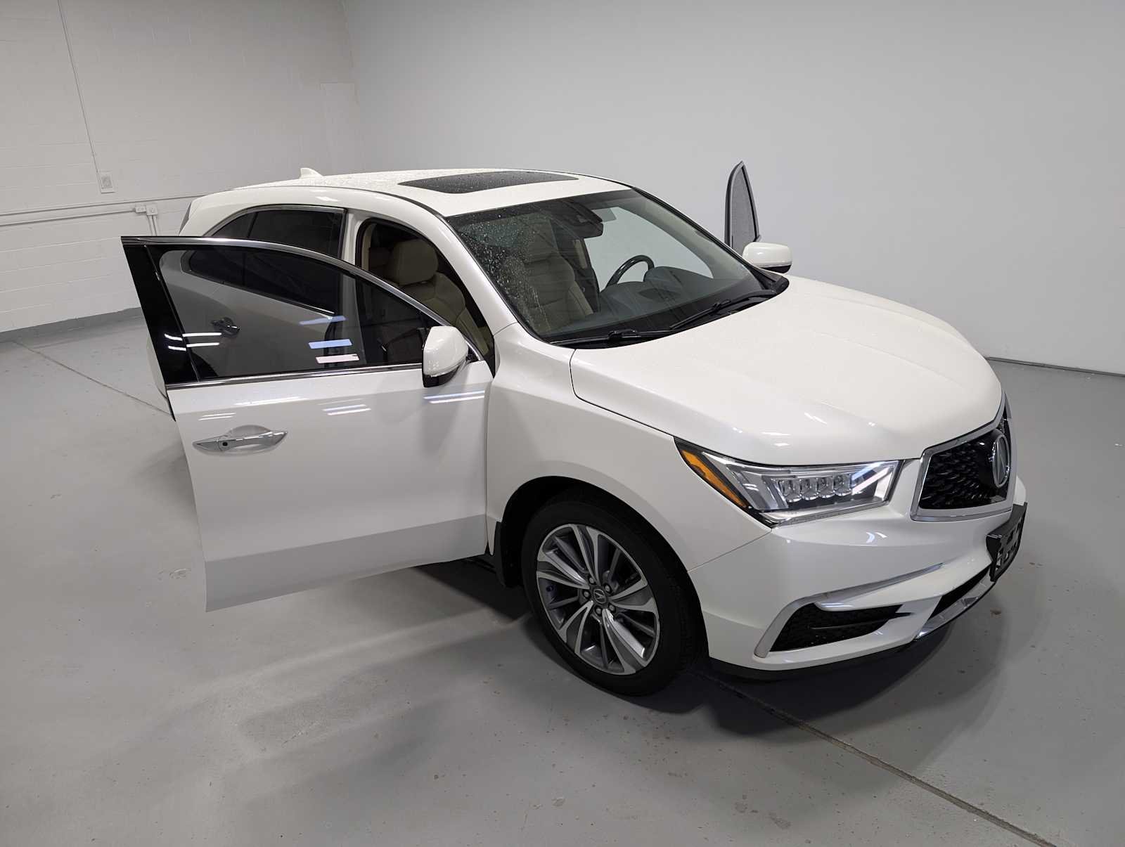 Used 2017 White Diamond Pearl Acura w/Technology Pkg image 15
