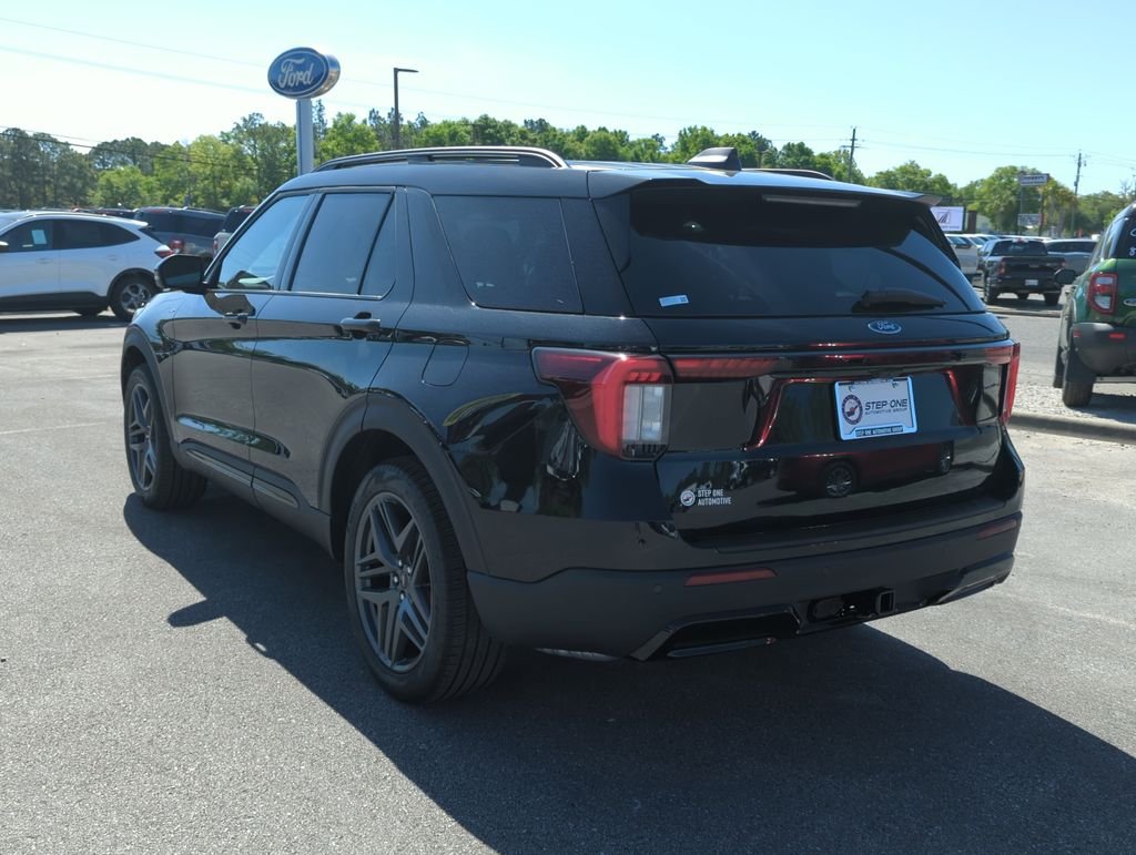 New 2026 Agate Black Metallic Ford ST-Line image 5