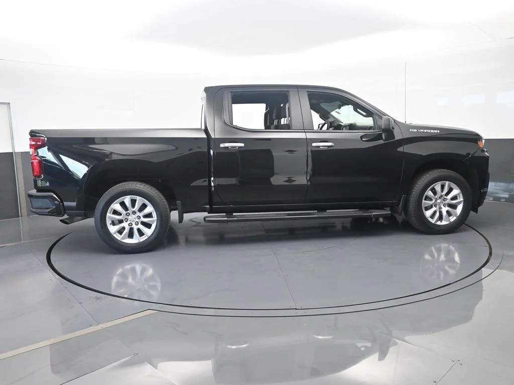 Used 2021 Black Chevrolet Custom image 7