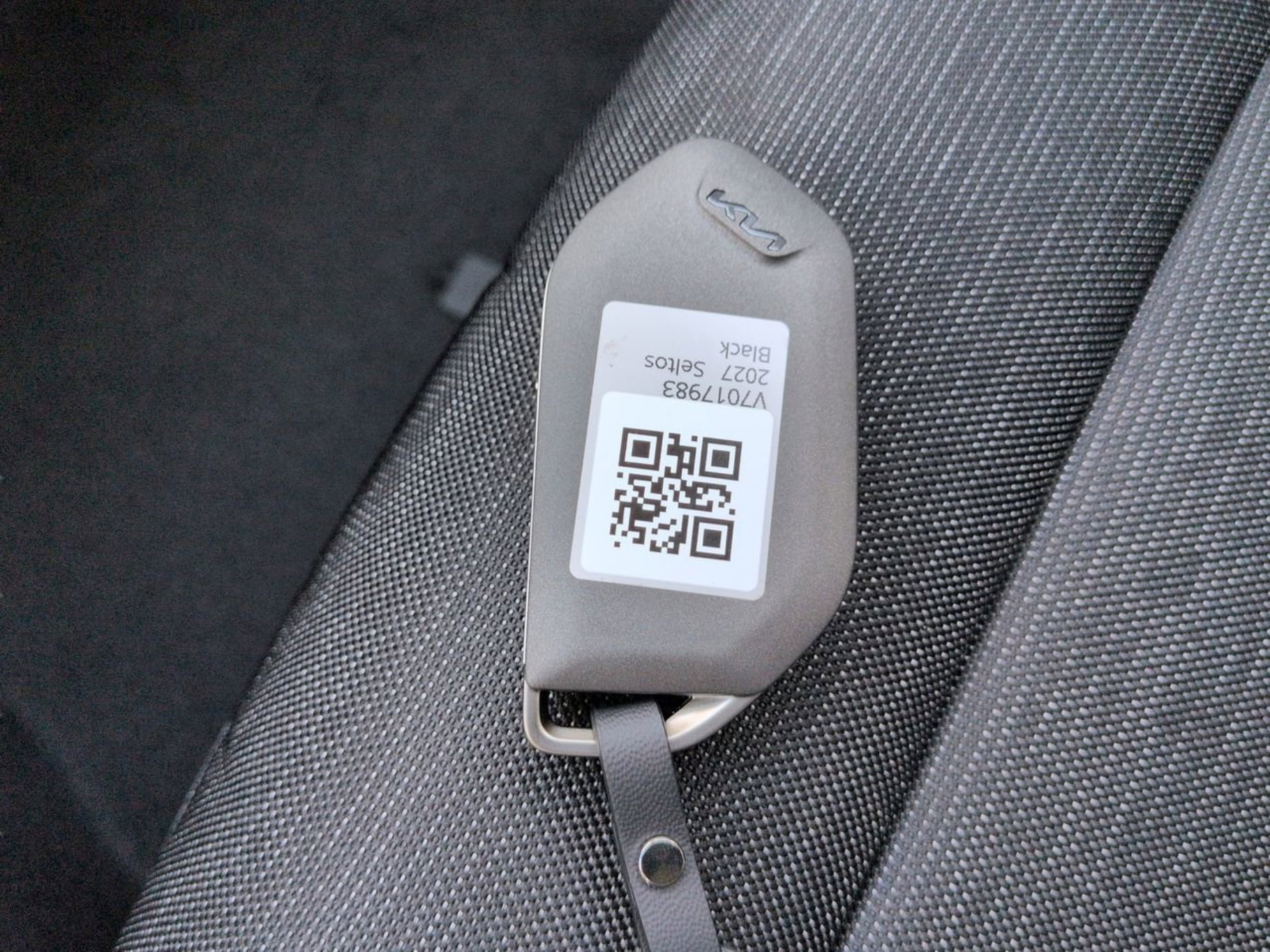 New 2027 Ivory Silver Kia LX image 27