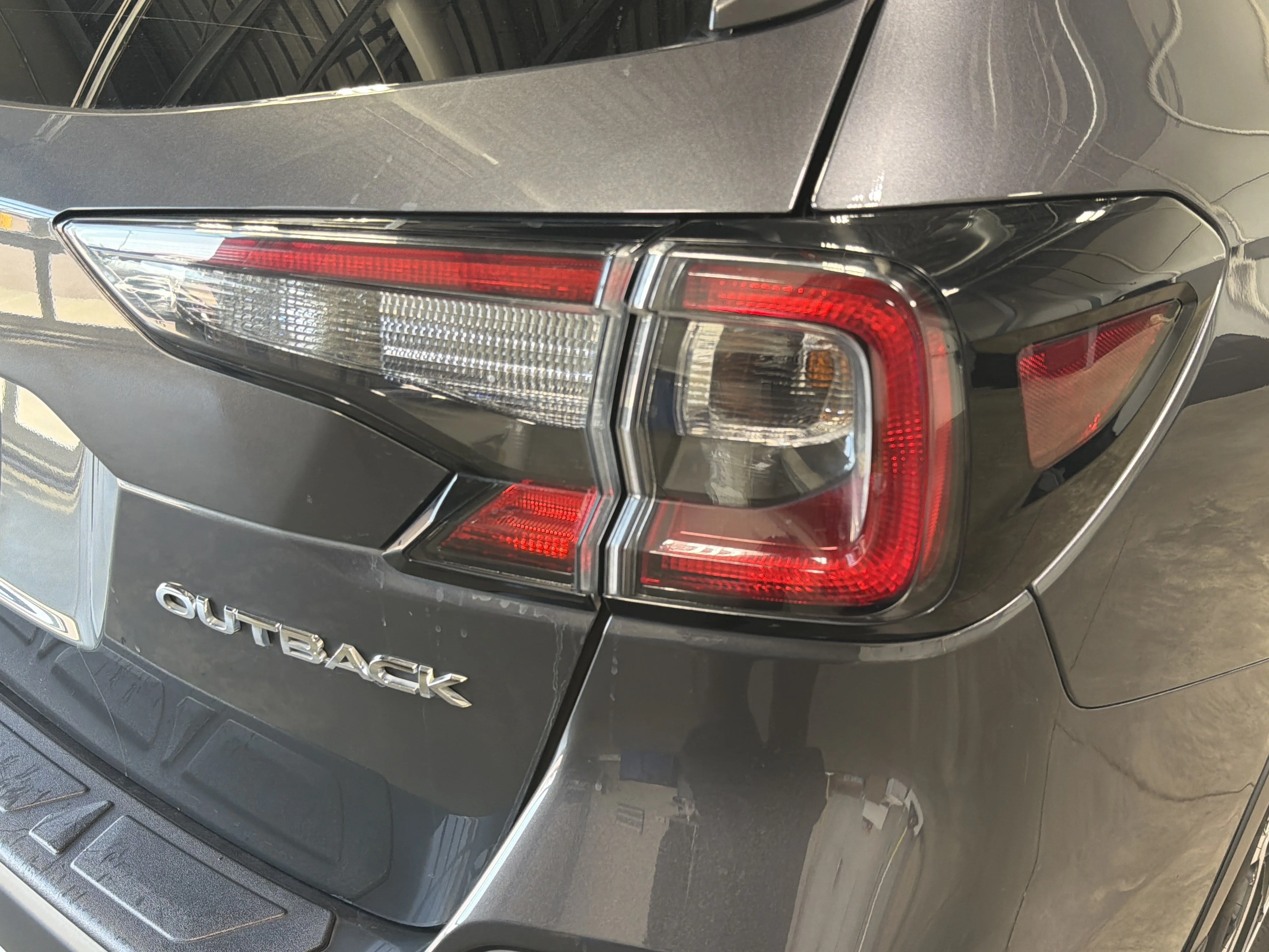 Used 2020 Magnetite Gray Metallic Subaru Limited image 17