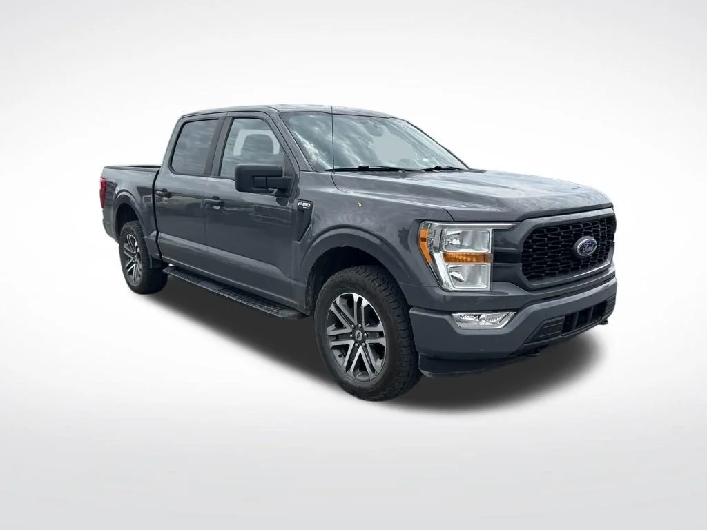 Used 2021  Ford XL image 2