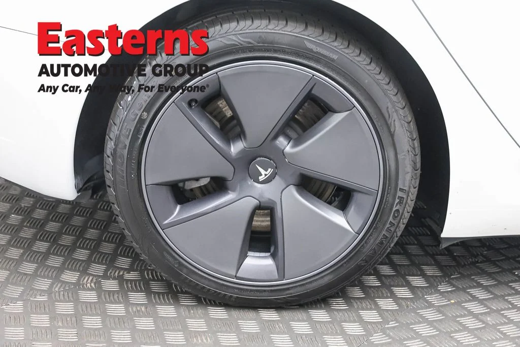 Used 2023 White Tesla Base image 23