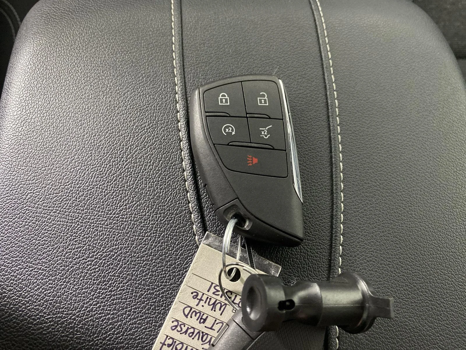 Used 2025 Summit White Chevrolet LT image 26