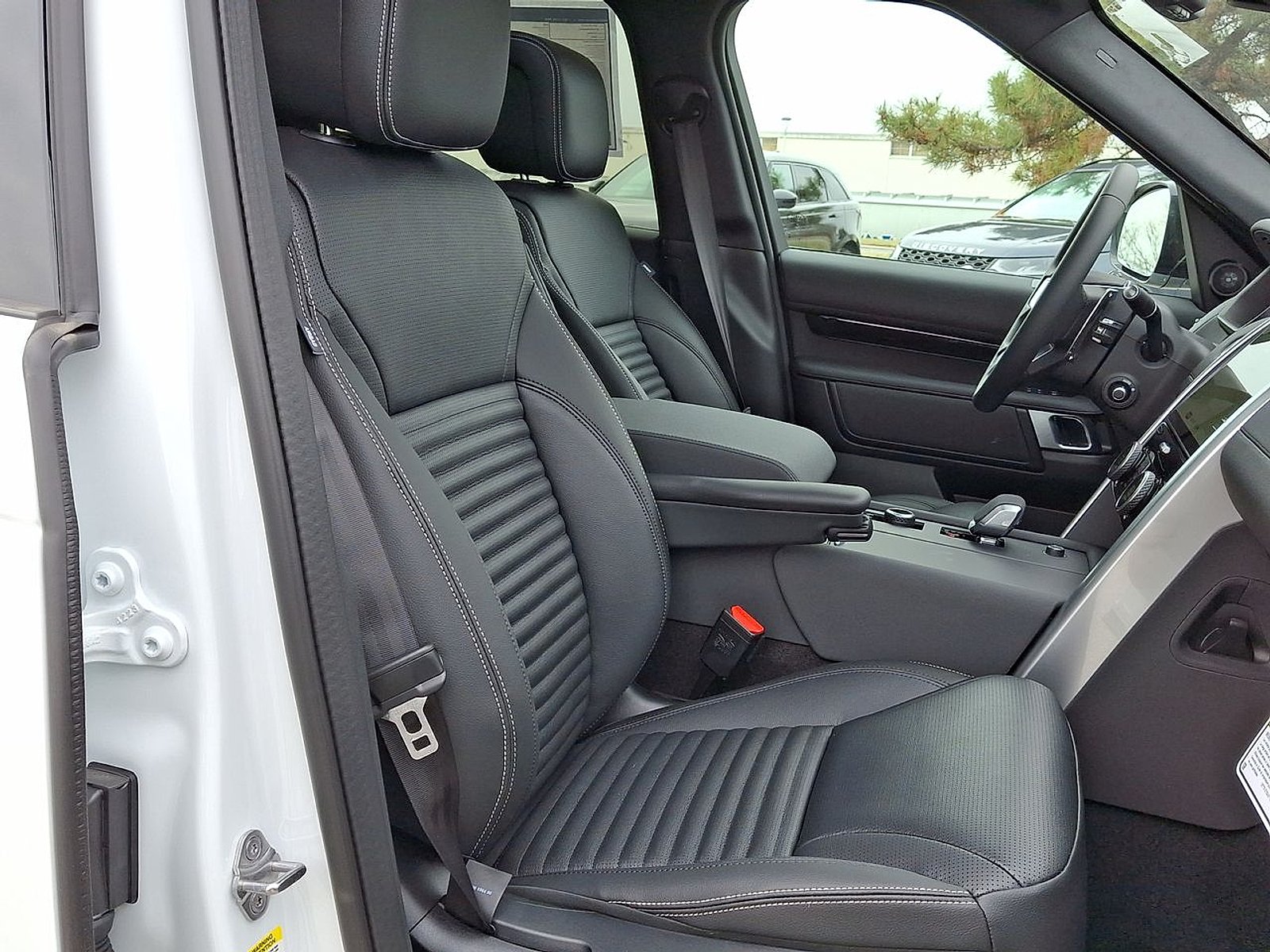 2025 Land Rover Discovery S - Photo 30