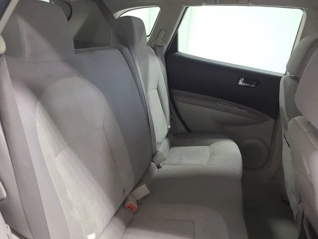 Used 2011 Brilliant Silver Nissan S image 13