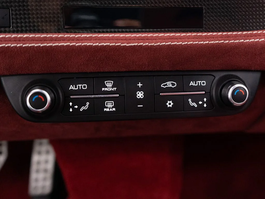 Used 2023 Grigio Titanio Metallic Ferrari  image 37