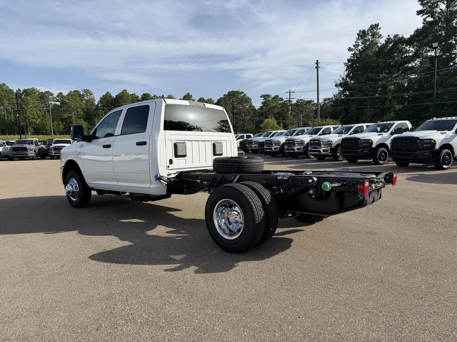 New 2026 Bright White Clear-Coat Exterior Paint RAM Tradesman image 4