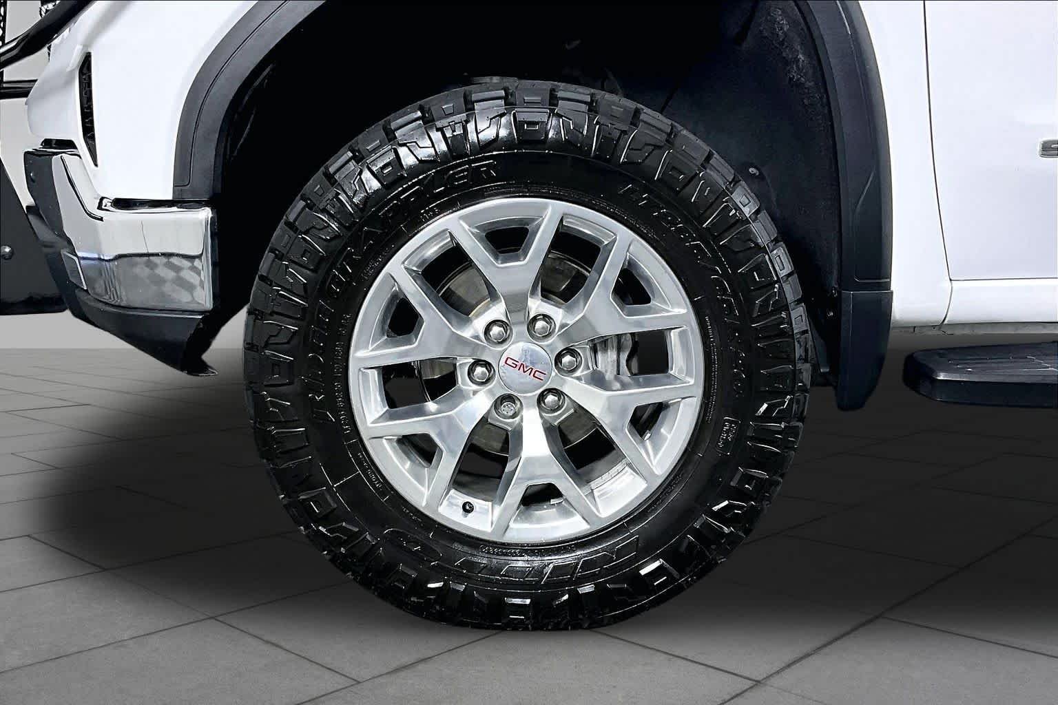 Used 2022 Summit White GMC SLT image 6