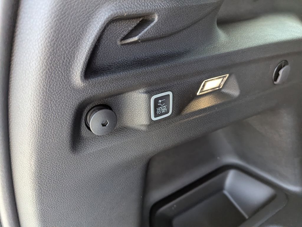 New 2025 Silver Zynith Exterior Paint Jeep Altitude X image 34