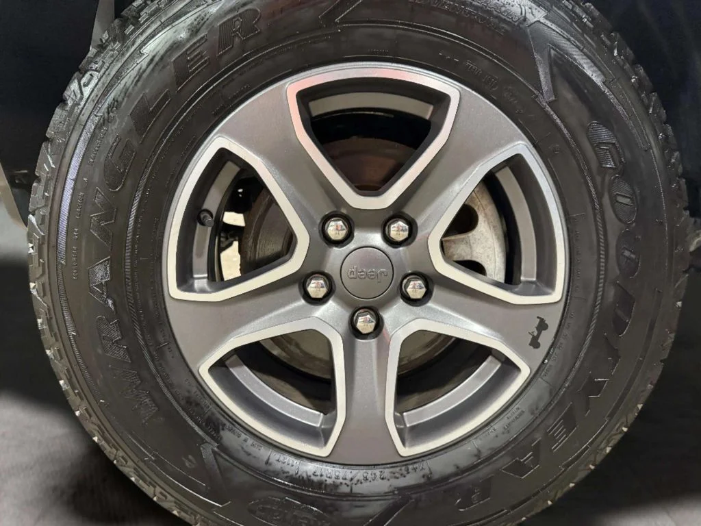Used 2021 Sting-Gray Clearcoat Jeep Unlimited Sport S image 29