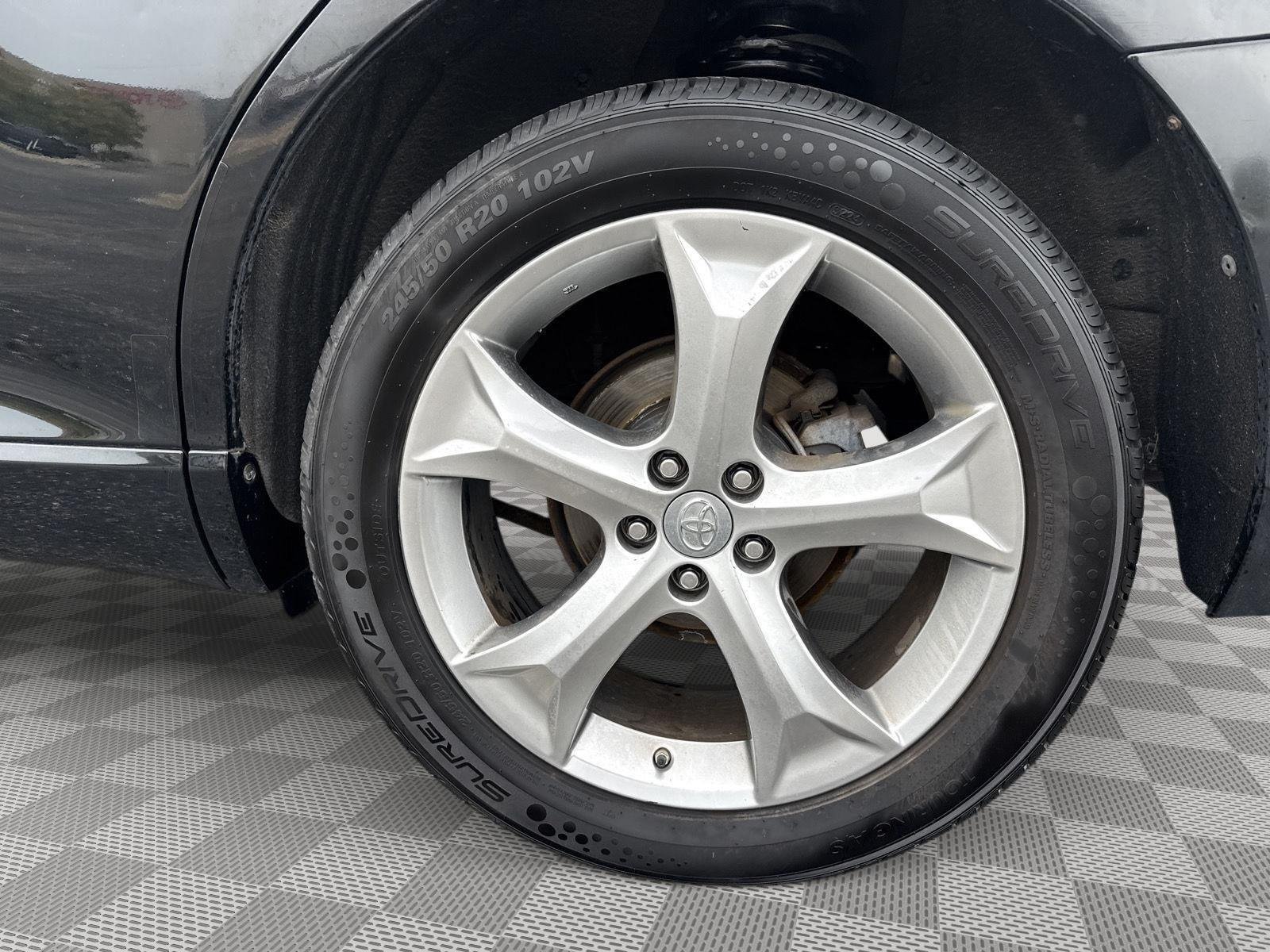 Used 2009 Black Toyota FWD V6 image 8