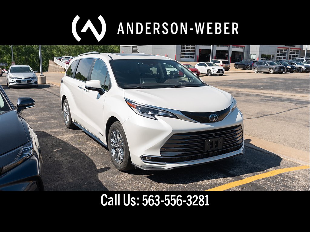 2021 Toyota Sienna Platinum 7-Passenger Hybrid AWD's photo