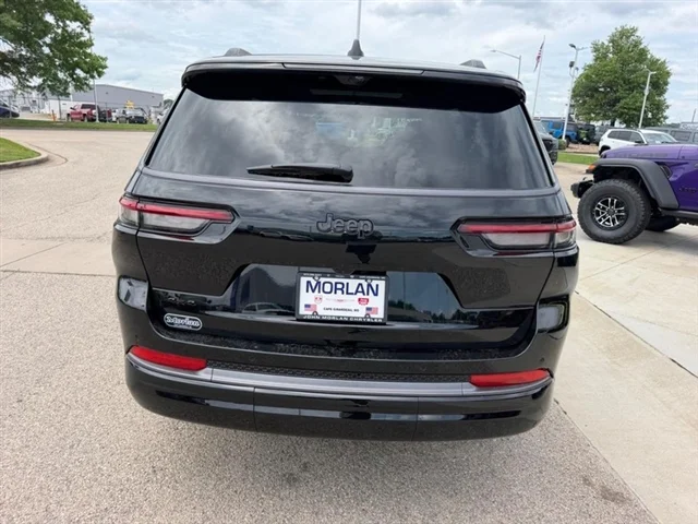 New 2026 Diamond Black Crystal Pearl-Coat Exterior Paint Jeep Limited Reserve image 5