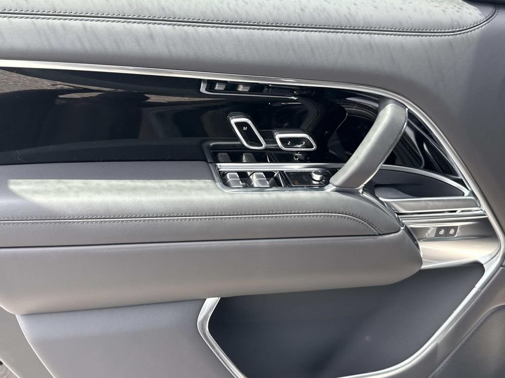New 2026 Santorini Black Land Rover SE image 20
