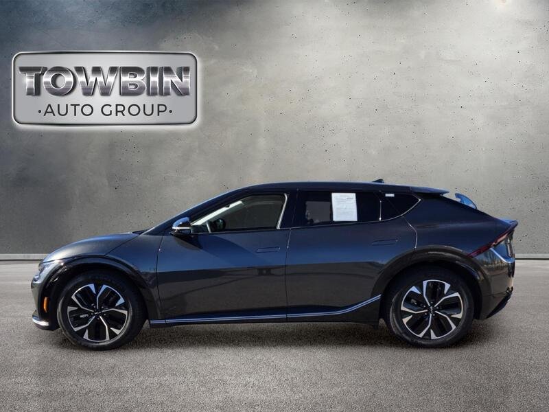 Used 2023 CHARCOAL KIA WIND RWD image 7