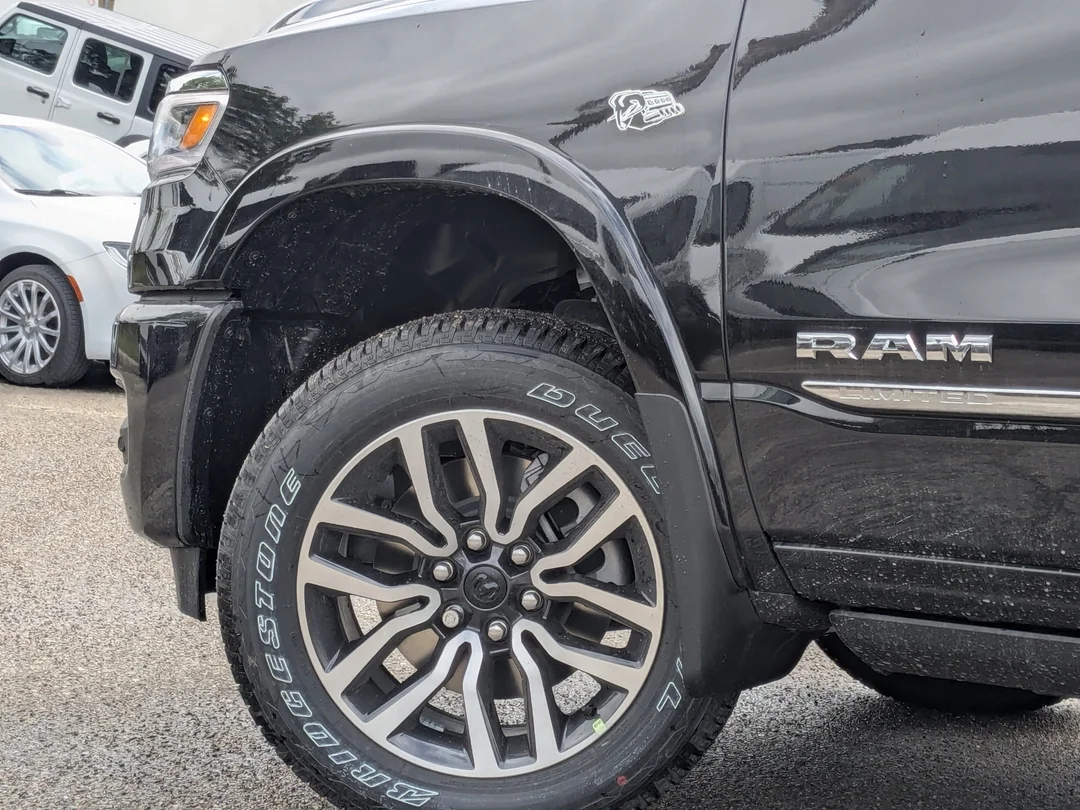 New 2026 Black RAM Limited - - 5.7L HEMI V8 - Pano Sunroof - 14.4 Uconnect - Surround Cam & More! image 9