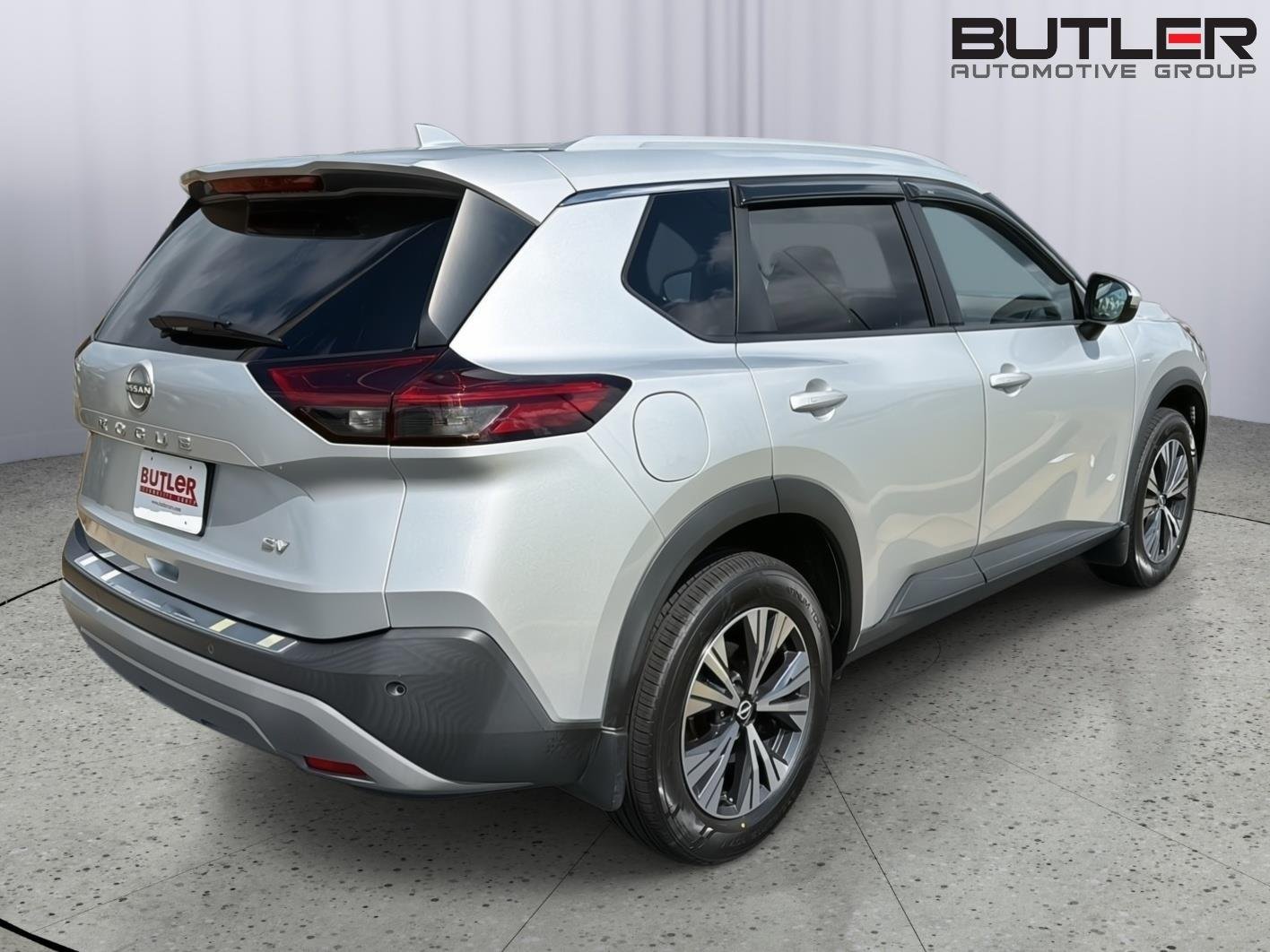 Used 2022 Brilliant Silver Metallic Nissan SV image 6
