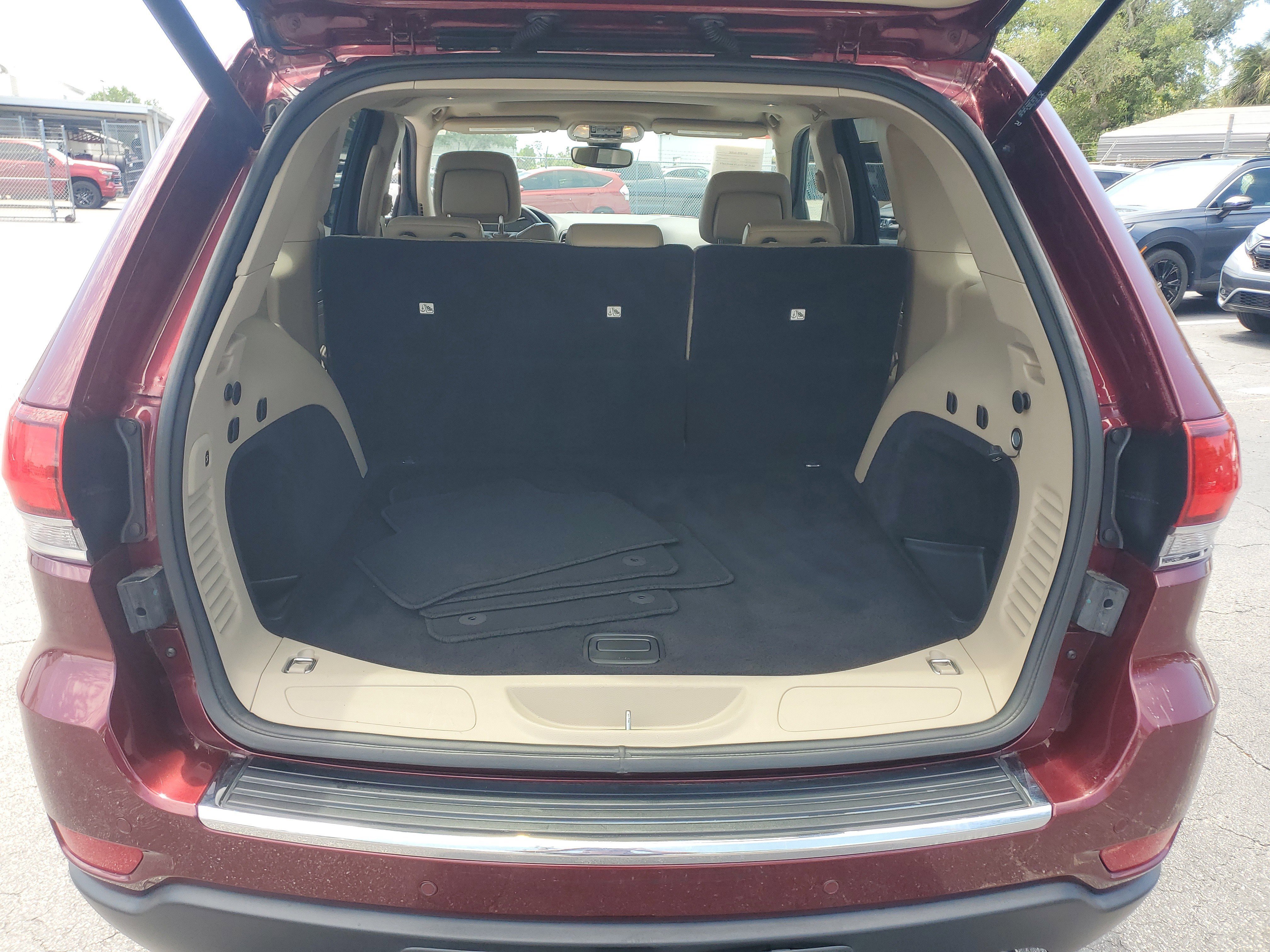 Used 2020 Velvet Red Pearlcoat Jeep Limited image 8