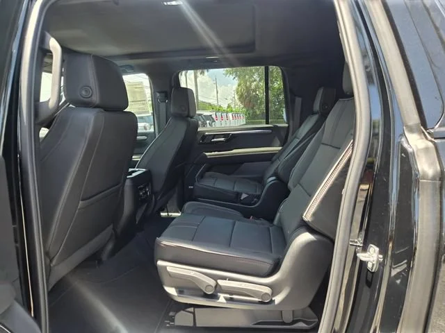 2026 Chevrolet Suburban RST - Photo 6