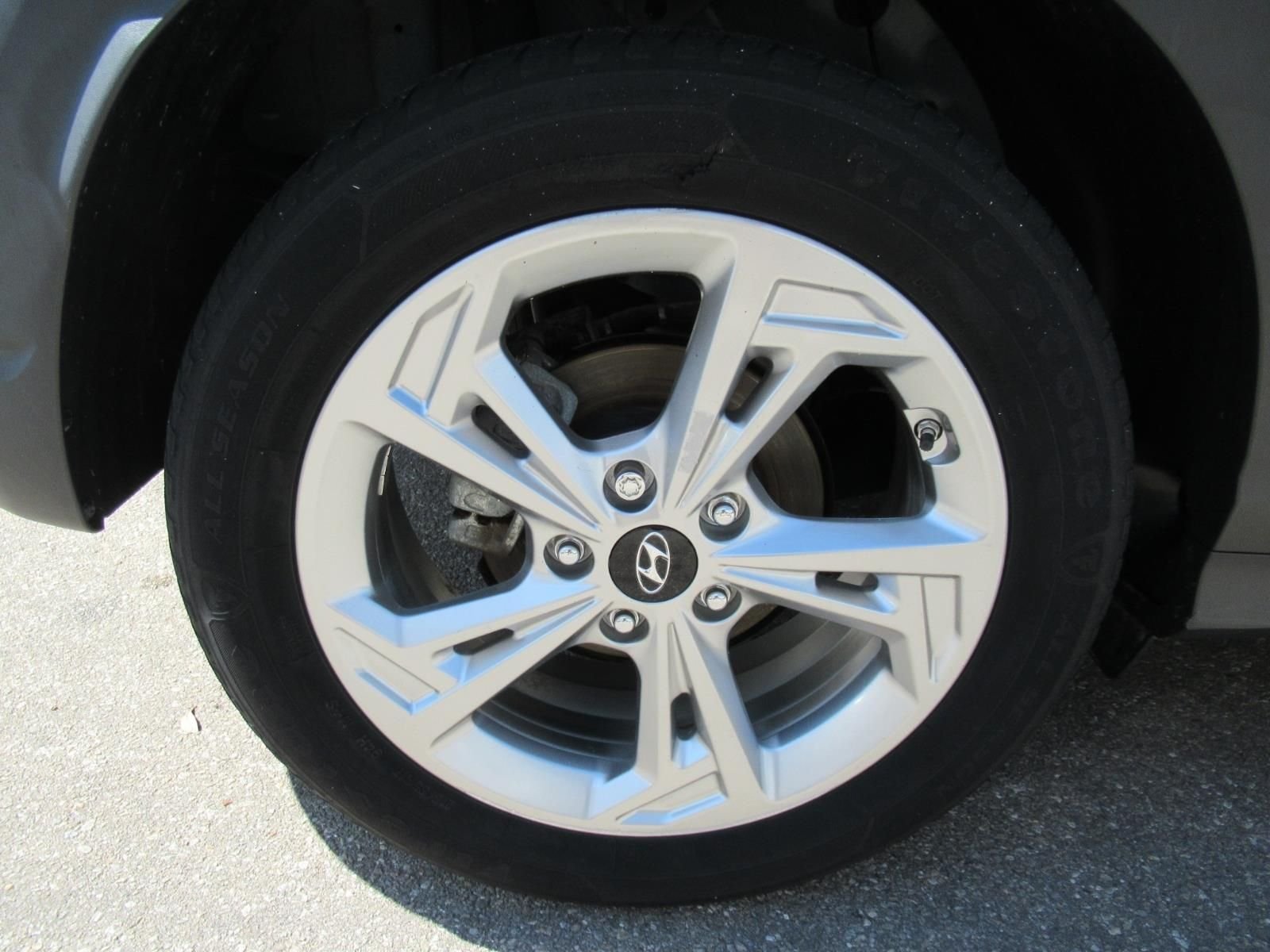 Used 2022 Blue Hyundai SEL image 5