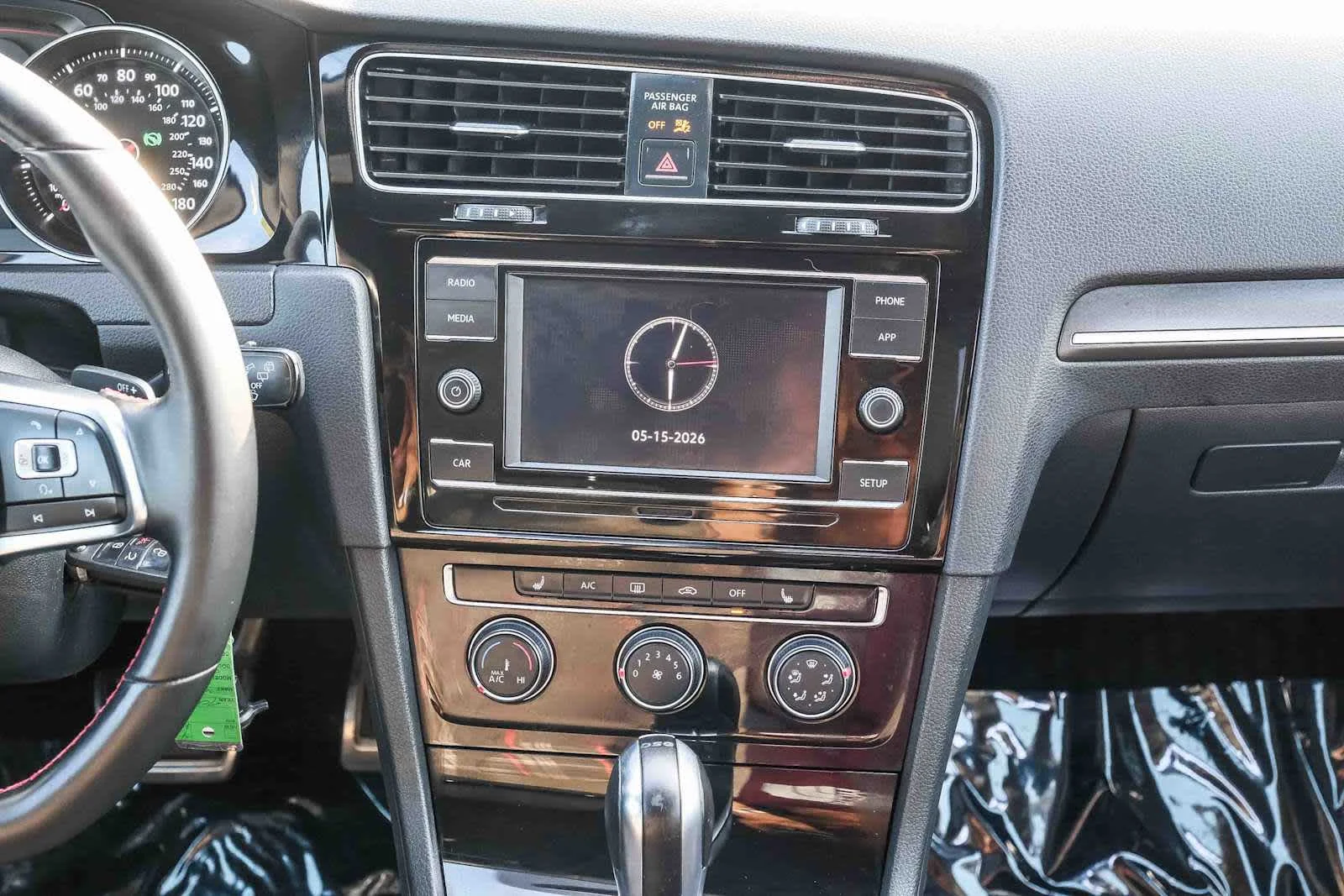 Used 2018 Deep Black Pearl Metallic Volkswagen S image 13