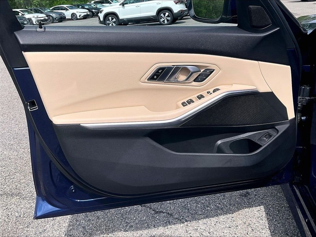 Used 2019 Blue BMW 330i xDrive image 9