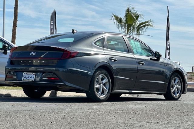Used 2021 Gray Hyundai SE image 3