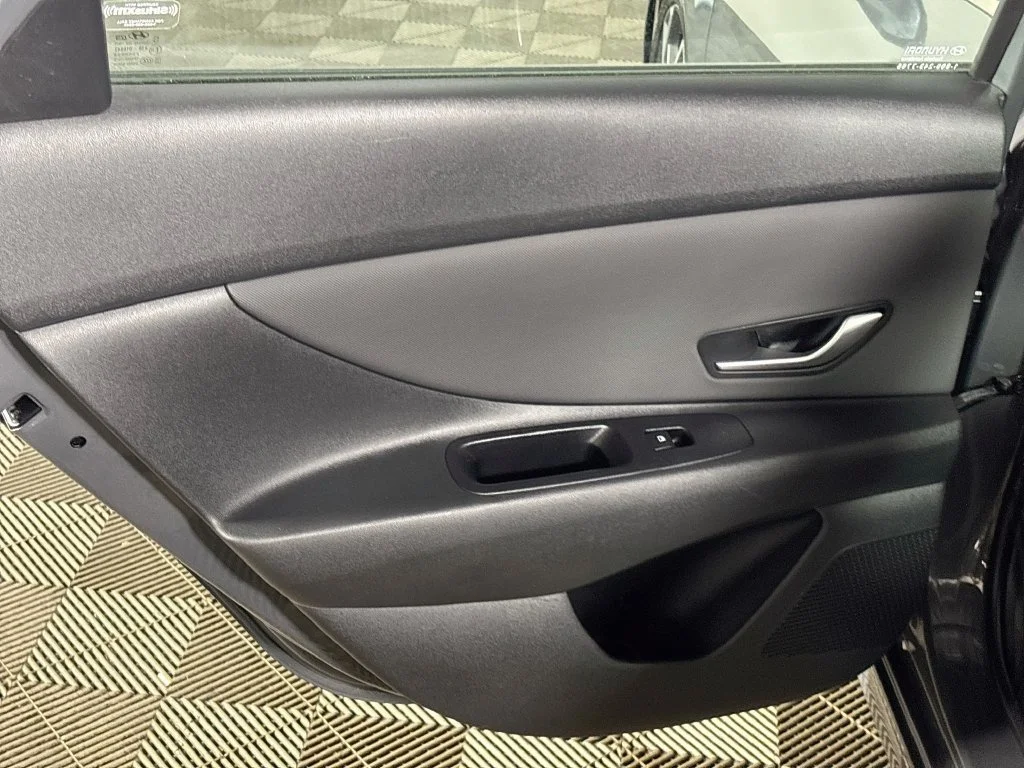 Used 2025 Gray Hyundai SEL Convenience image 20