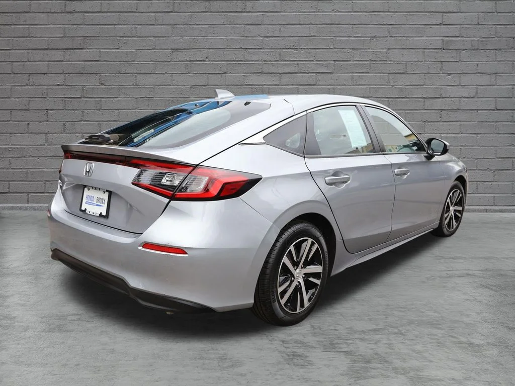 Certified Used 2024 Lunar Silver Metallic Honda LX image 3
