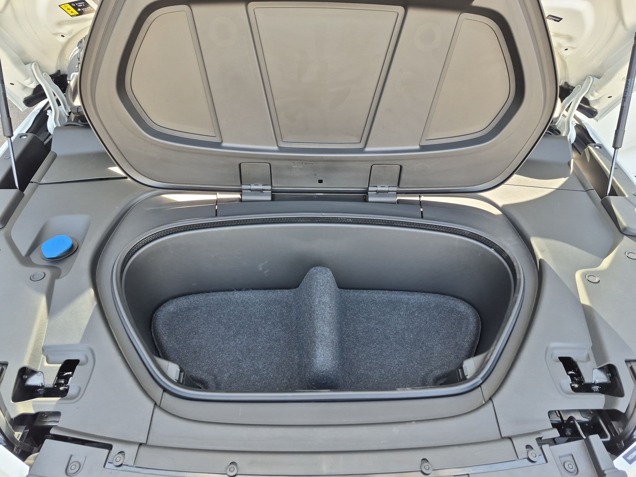 Certified Used 2023 Crystal White Volvo Ultimate image 30