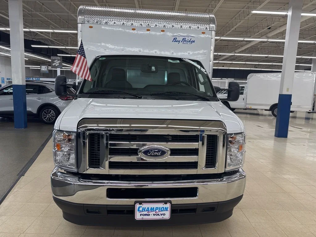 New 2025 Oxford White Ford E-350 SRW image 2