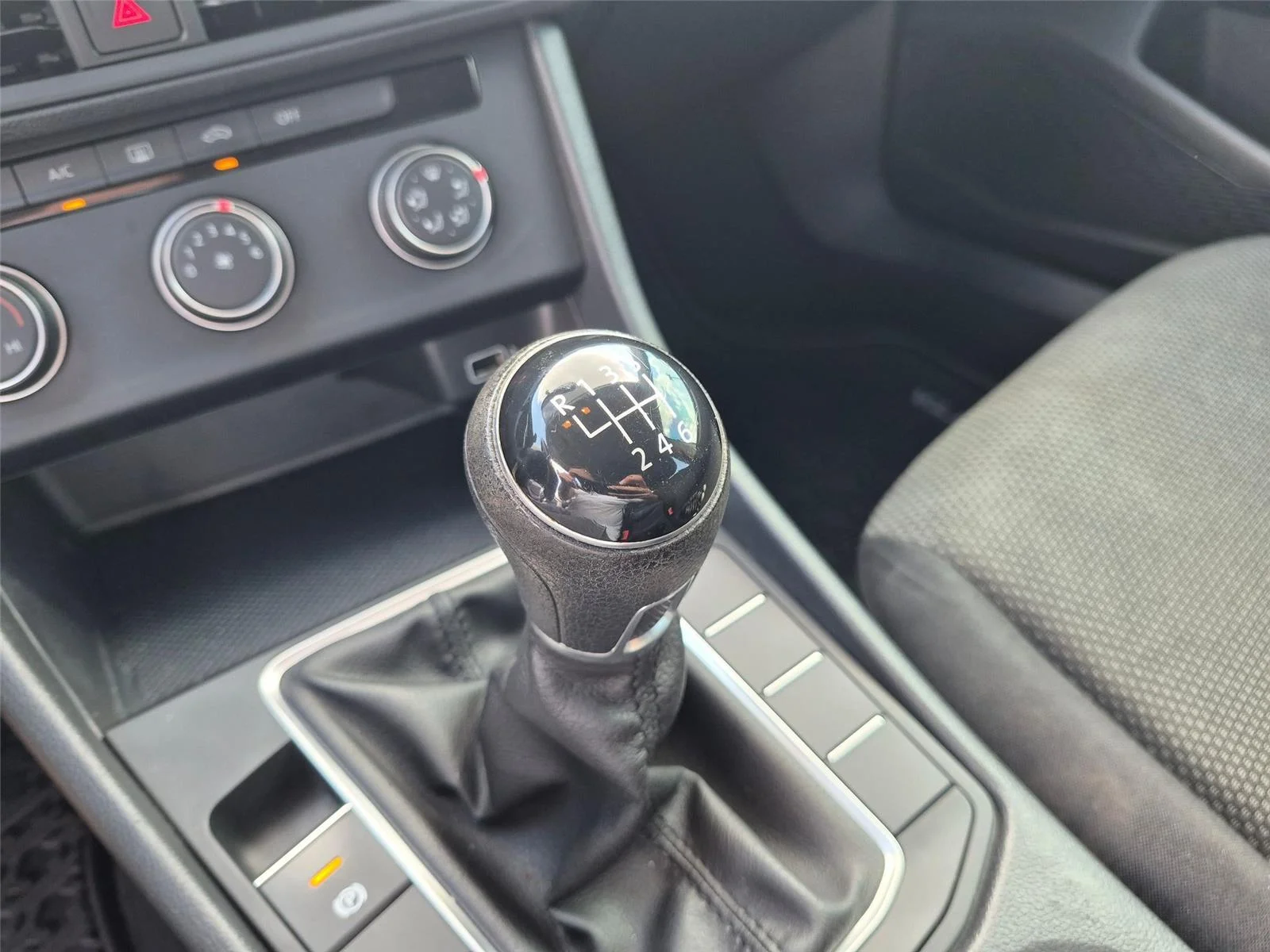 Used 2019 Pure White Volkswagen S image 22