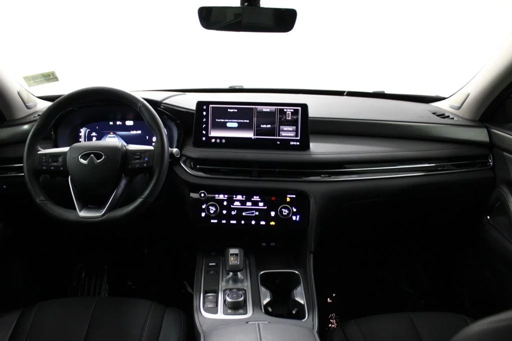 Certified Used 2026 White INFINITI LUXE image 33