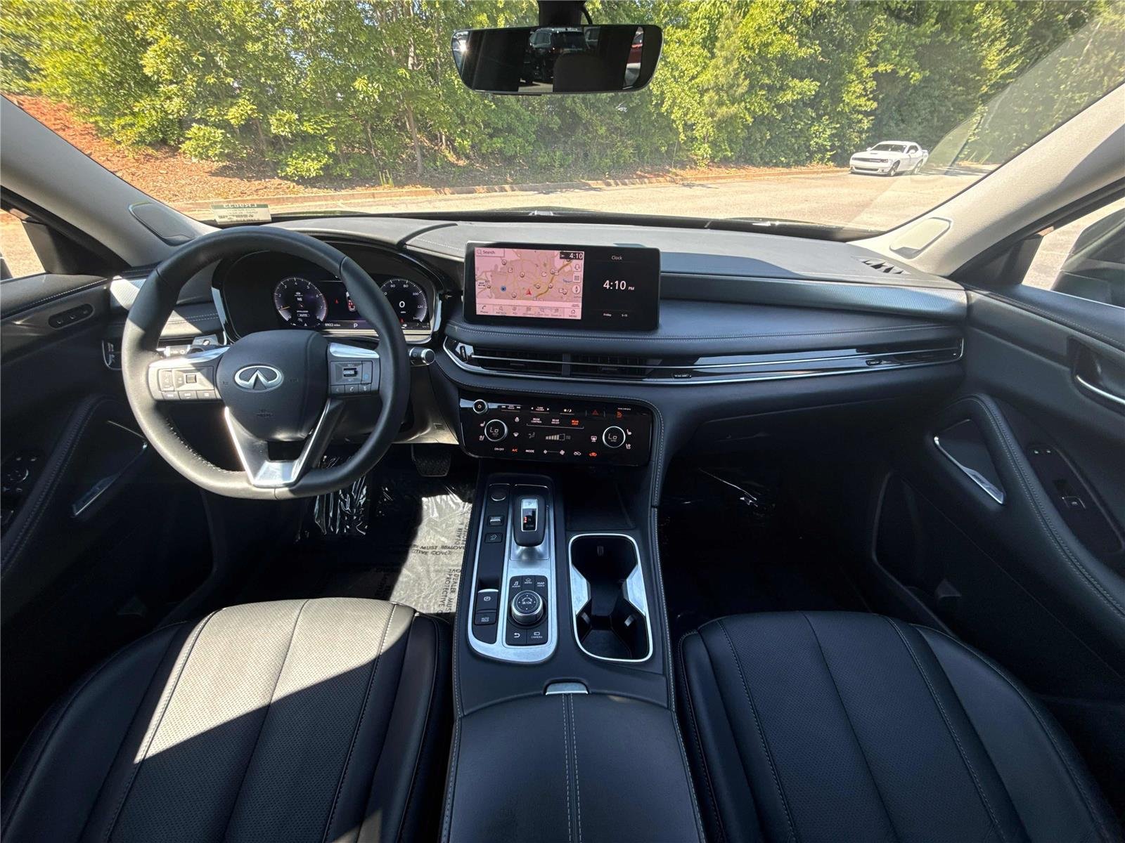 Used 2025 Mineral Black INFINITI LUXE image 13