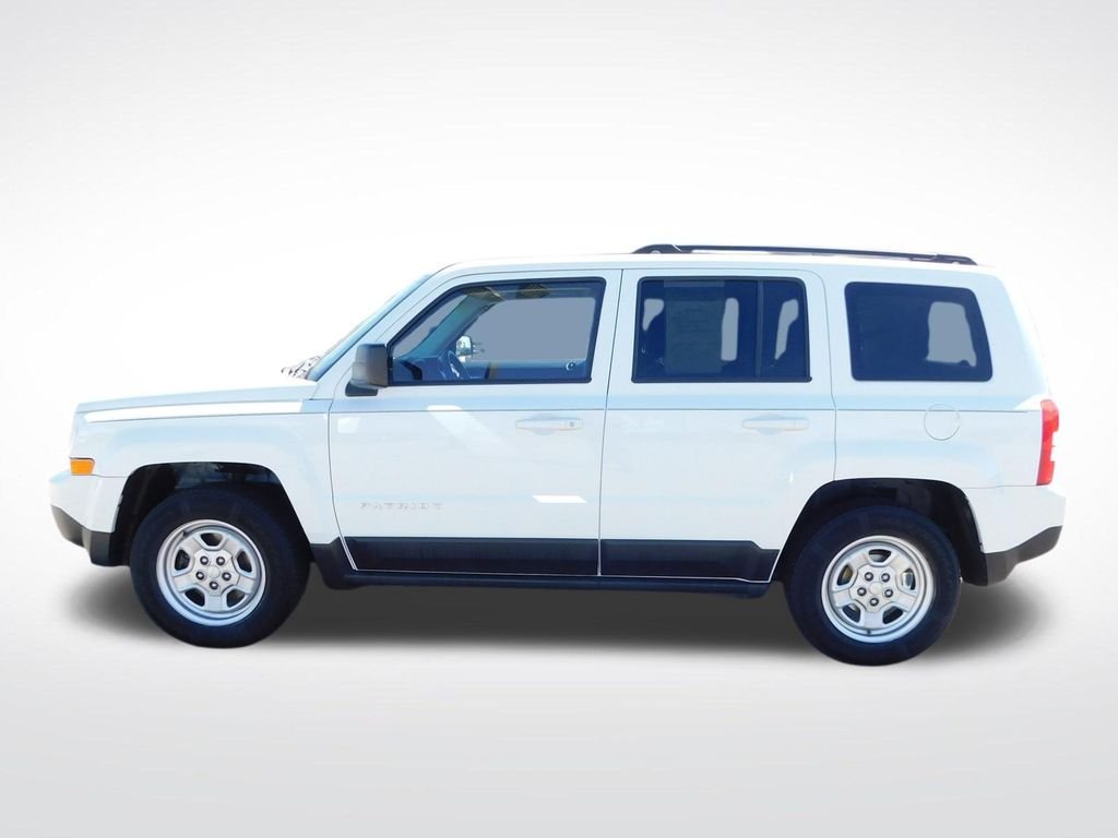 Used 2016 White Jeep Sport image 8